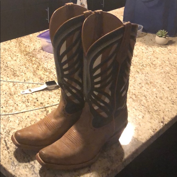 Ariat Shoes - Lightly worn Ariat Cowgirl boots